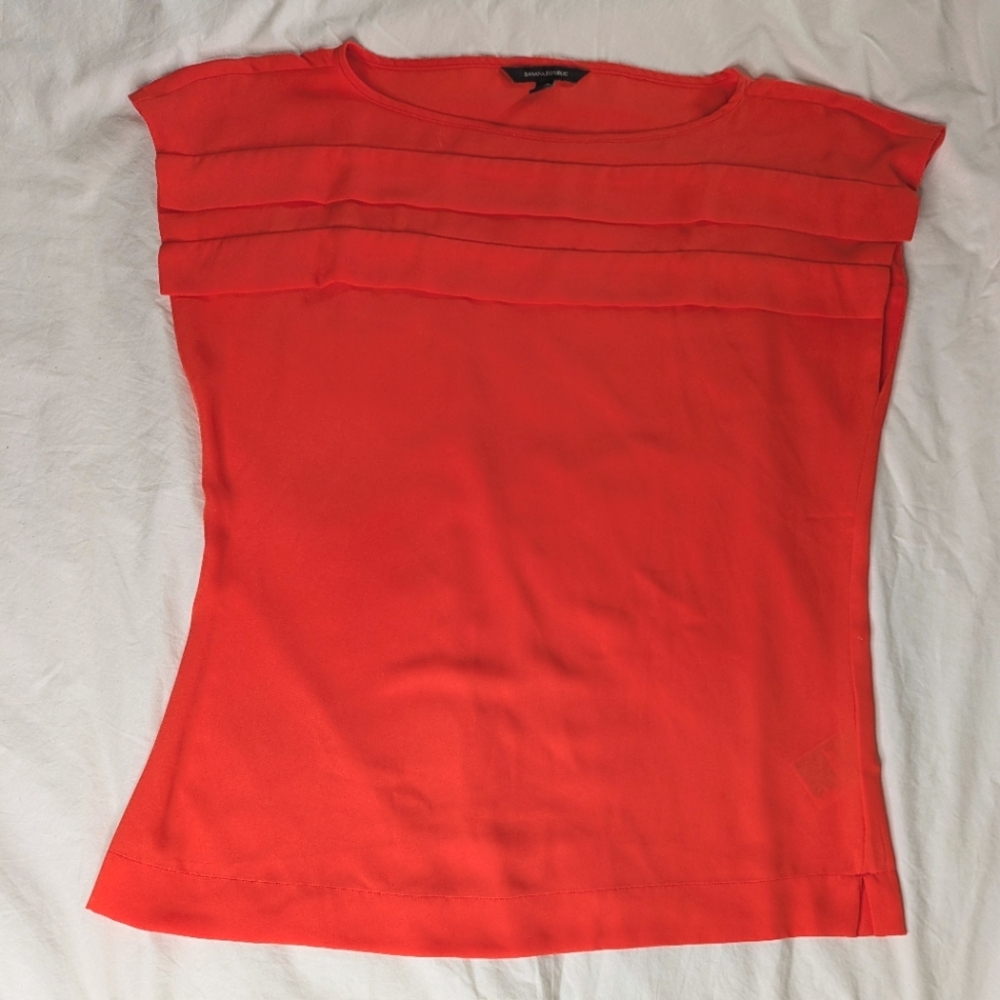 Banana Republic Women's Orange Boat-Neck Sleeveless Top - Medium